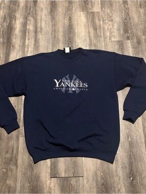 Vintage 90s New York Yankees Embroidered Sweatshirt Champion Size L